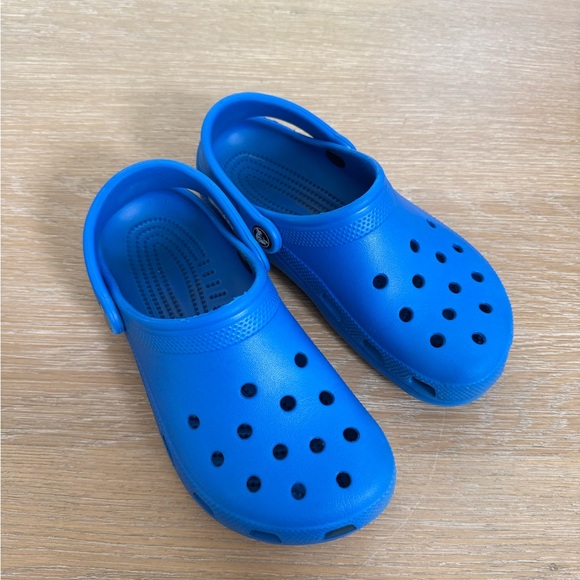 CROCS royal blue color rubber perforated clogs slides shoes size 4 youth kids - Picture 3 of 6